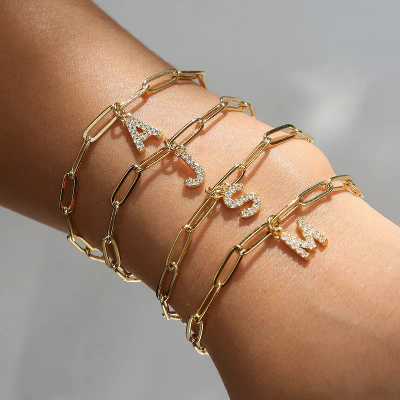 Minimalistisches Buchstaben-Charm-Armband | Gold