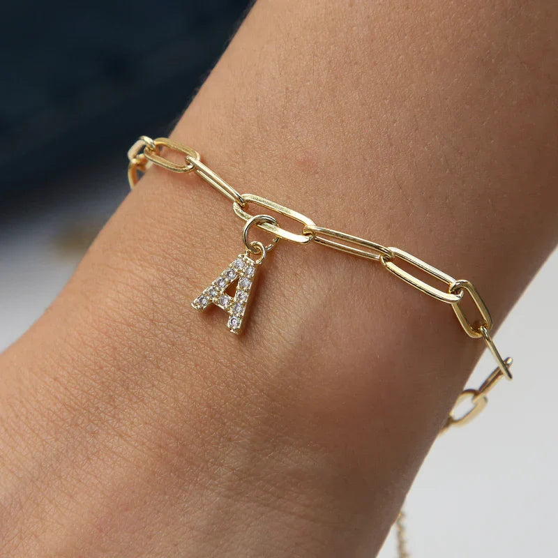 Minimalistisches Buchstaben-Charm-Armband | Gold