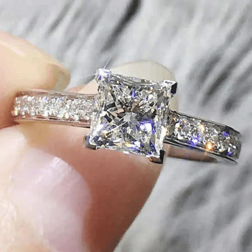 Leontina Gualtieri Ring | Weißgold
