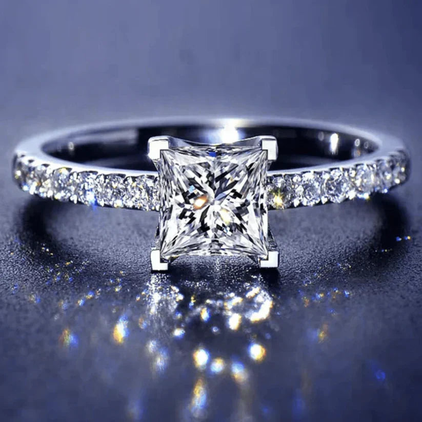 Leontina Gualtieri Ring | Weißgold