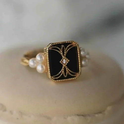 Antiker Goldring mit schwarzer Perle | Gold