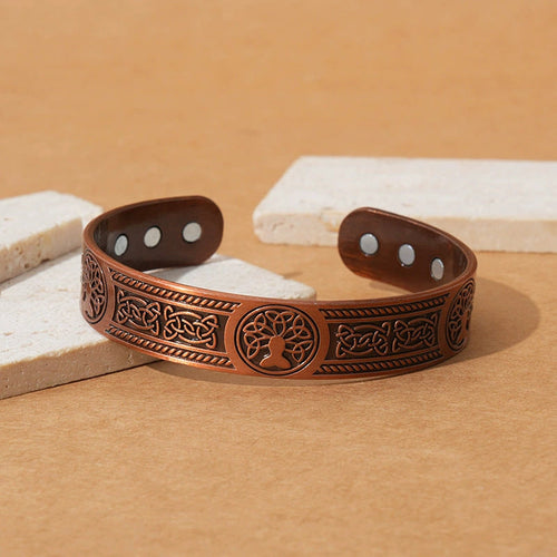 Antikes Kupferarmband mit Knotenmuster