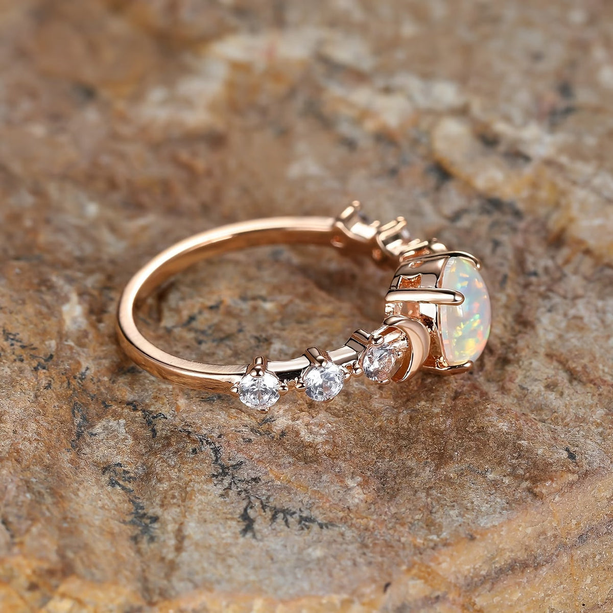 Opal-Halbmond-Ring | Roségold