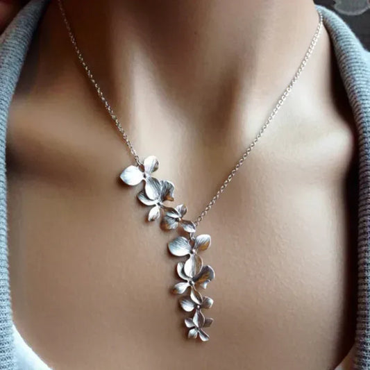 Halskette „Silver Petals Charm“ | Weißgold