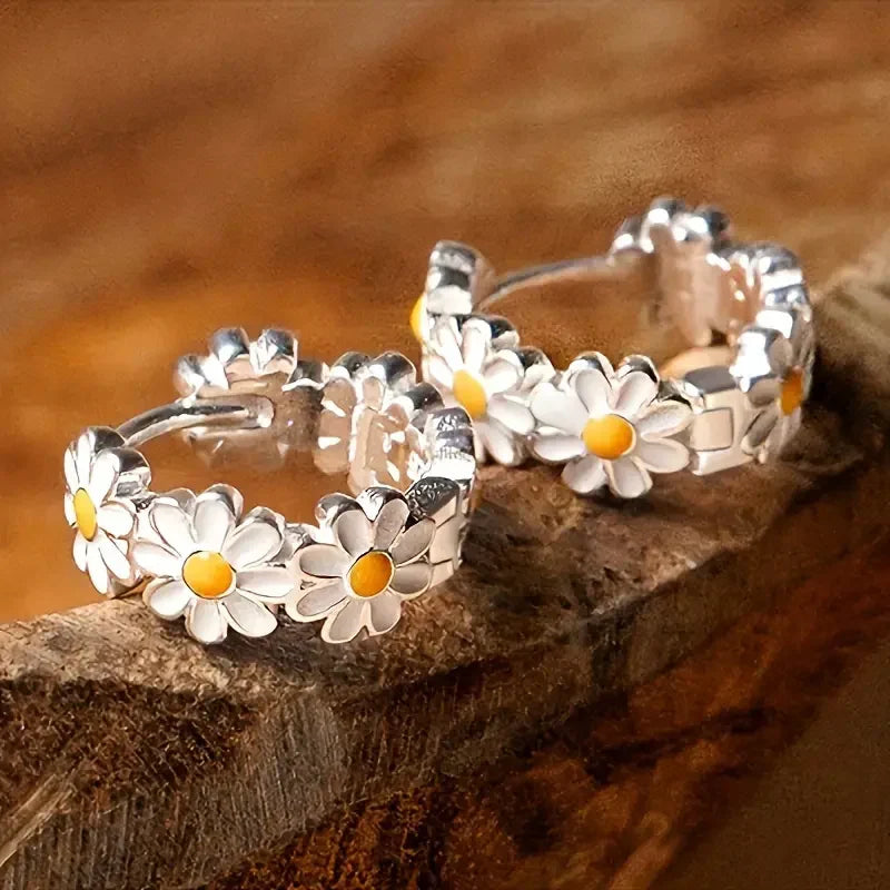 Elegante Gänseblümchen-Creolen | Weißgold